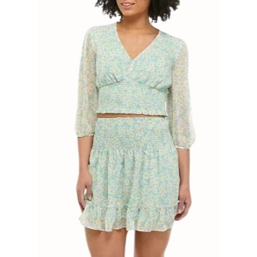 As U Wish quarter blouson sleeve vneck daisy print crop top juniors small